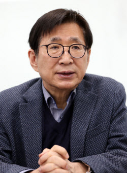 조원동 페니트리움바이오 회장 “경제위기 극복도 암 정복도 시작은 호기심...끝까지 파고들어 답 찾았...