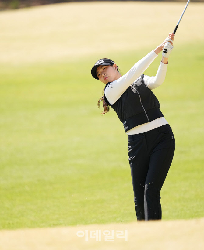 황민정,버디로 마무리하고 싶은 아이언샷                                                                                                                                                            