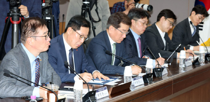 [포토]한자리에 모인 중동상황 피해업종 관련 산업·금융권 관계자들