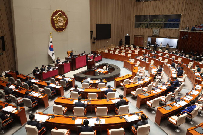 전쟁 추경 '30조'로 확대되나…면세유 지원확대 등 요구 봇물