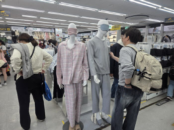 '5000원 청바지'도 나올까…패션 틈새 파고든 다이소의 '야심'[르포]