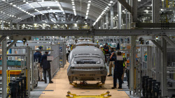 내연·하이브리드·전기차 ‘전천후’…트럼프 변수에도 홀로 웃은 현대차