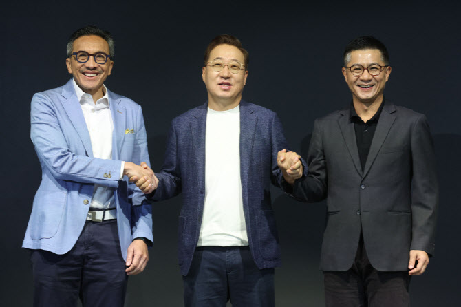 윤호영 카카오뱅크 대표, 슈퍼뱅크-뱅크X 대표들과 함께                                                                                                                                              