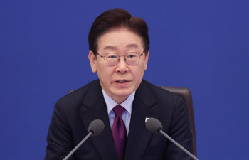 [속보] 李 “남은 4년여, 속도 2배 높이면 9년”…행정 속도전 강조