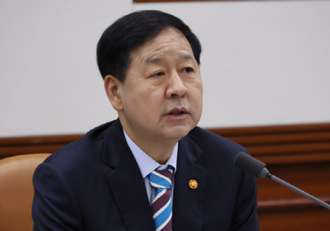 구윤철 "필름·비닐, 국민 필수품…생활 차질 없도록 할 것"