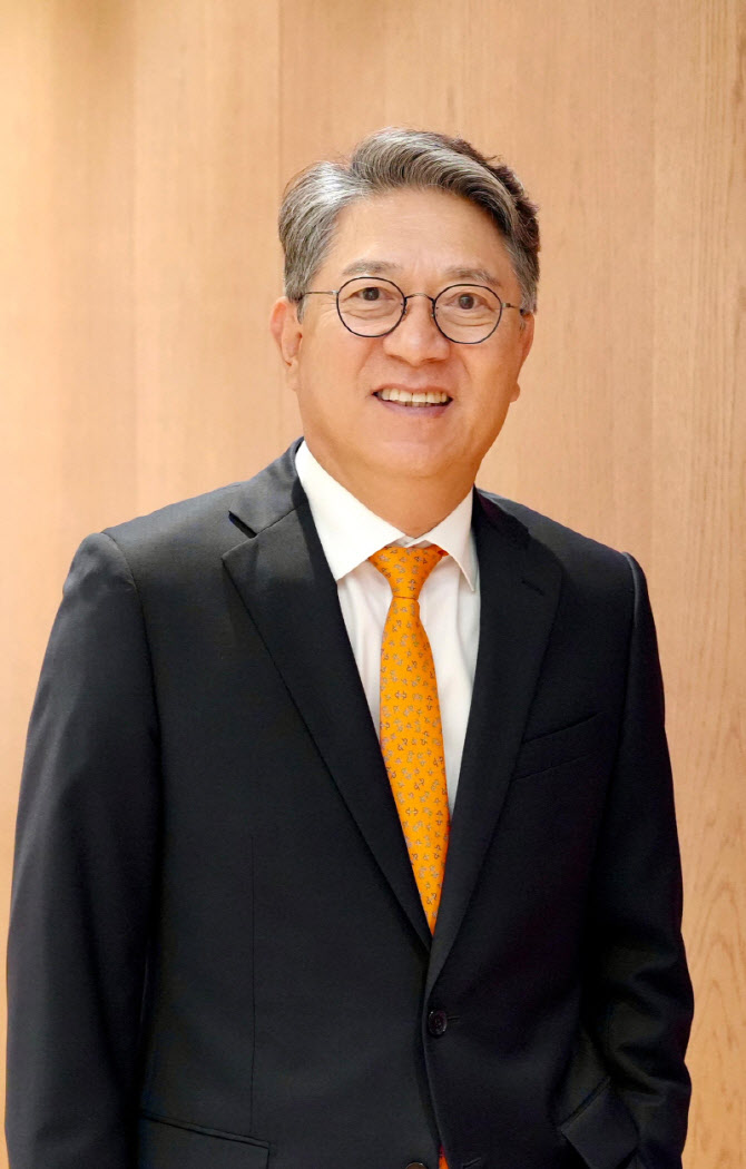 만성 적자기업을 수출 역군으로…곽재선 KG 회장, 한국의 경영자상 수상