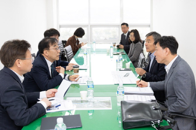 김윤덕 국토장관 “고속도로 휴게소 불공정 행위 ‘발본색원’ 할 것”