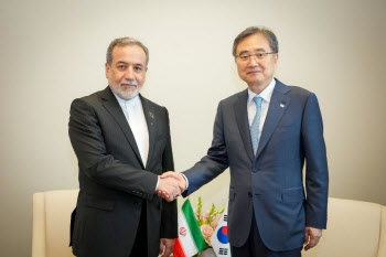 한·이란 외교장관 통화 "장관 특사 파견…호르무즈 항행 재개돼야"(종합)