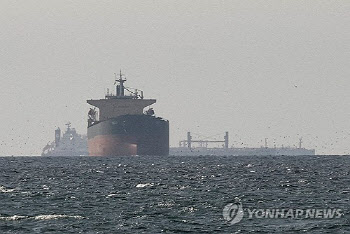 타스 “이란, 호르무즈 통행 하루 15척 이하로 제한”