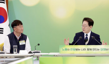 6년여 만에 청와대서 민주노총 만난 李…“들러리 대화 없을 것”