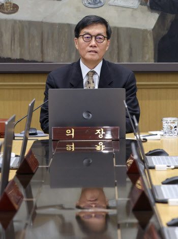 이창용 "정책전환 언급 후회…서학개미 발언은 말실수"