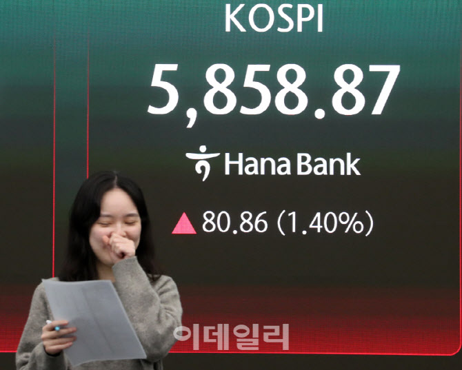  코스피 5,858.87 마감                                                                                                                                                                             
