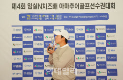 [포토]박율,생애 첫 우승 키스 짜릿해                                                                                                                                                                     