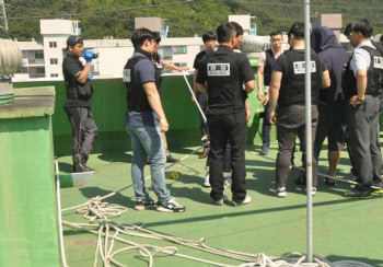11층에 매달린 '7명의 생명줄' 끊었다…돌아오지 못한 가장[그해 오늘]