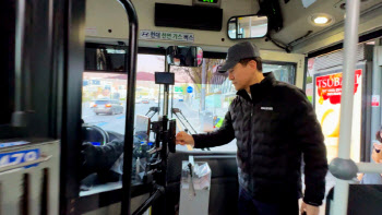 차량 2부제에 시내버스 오른 오세훈 시장…'기동카'도 동참