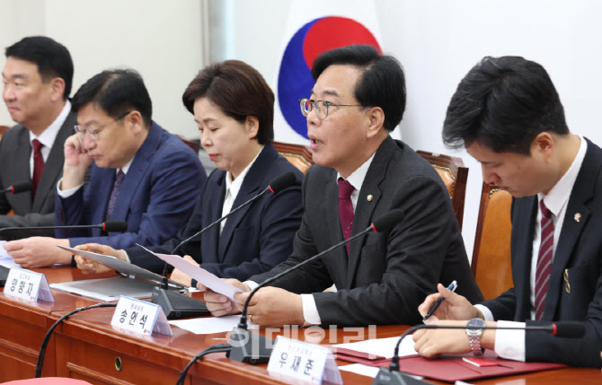 '모두발언하는 송언석 원내대표'                                                                                                                                                          