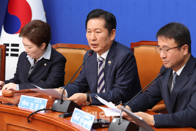 '모두발언하는 정청래 대표'                                                                                                                                                              