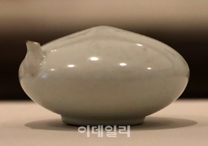  간송미술관, 백자보주형 연적                                                                                                                                                                      