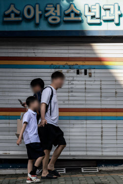 “소아과 오픈런 했는데 약국은 ‘문 닫음’”…속타는 부모들