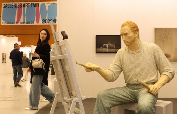 '찜'해둔 작가·작품에 몰렸다…미술시장 부활 기대엔 못 미쳐