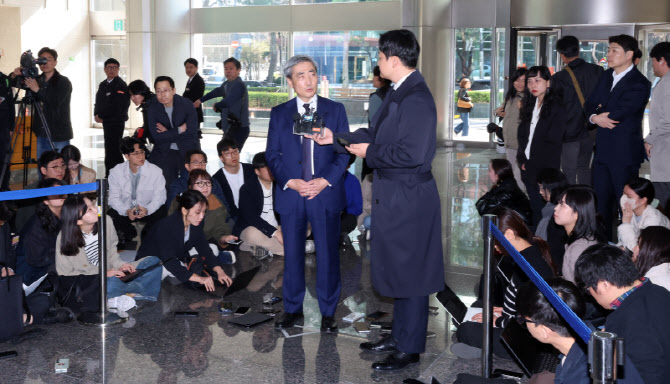 신현송 “디지털 통화 중심, CBDC가 돼야…스테이블코인은 경쟁·보완재될 것”