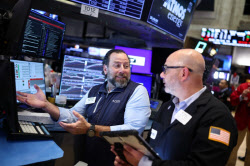 “협상 기대에 베팅”…S&P500, 연초 손실 만회·나스닥 1%대 상승[월스트리트in]