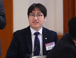 하정우 수석, 부산 북갑 출마설에 "결정권 있다면 청와대 남겠다"