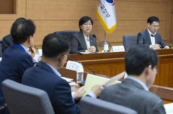 [마켓인]국민연금, 전략적 환헤지 비율 15%로 상향…환율 방어 총력