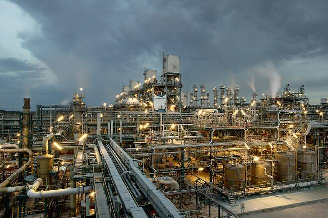 OCI홀딩스, 스페이스X 공급 계약에 기업가치 상승 기대-키움