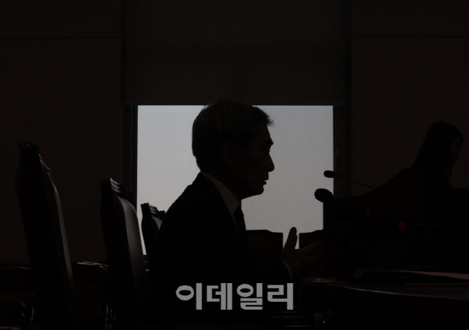 신현송, '신상 문제로 심려 끼쳐 송구...이익 추구 위한 고의 없었다'                                                                                                                       