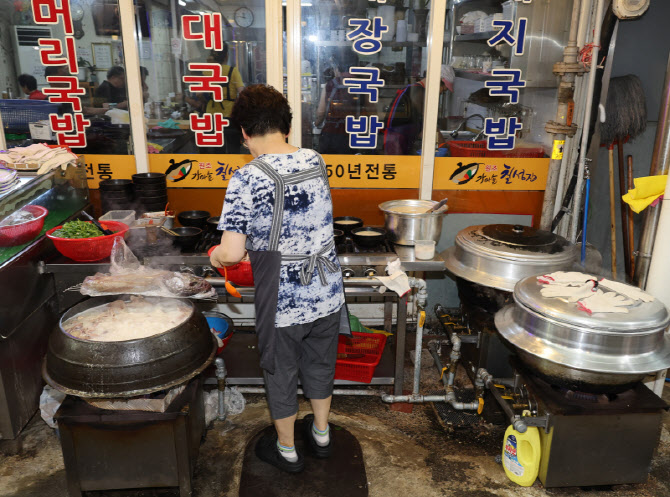 부산국제시장·송파 가든파이브...상인 4만명, ‘간이과세’ 혜택 본다