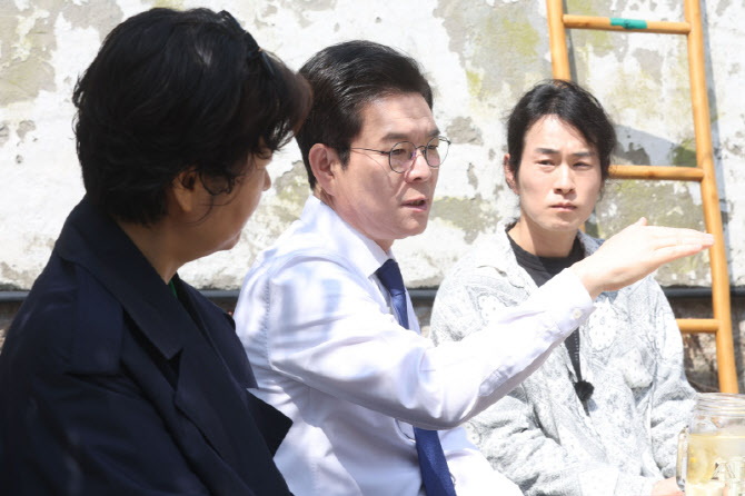 정원오 민주당 서울시장 후보, 북촌 상인들과 대화                                                                                                                                                   