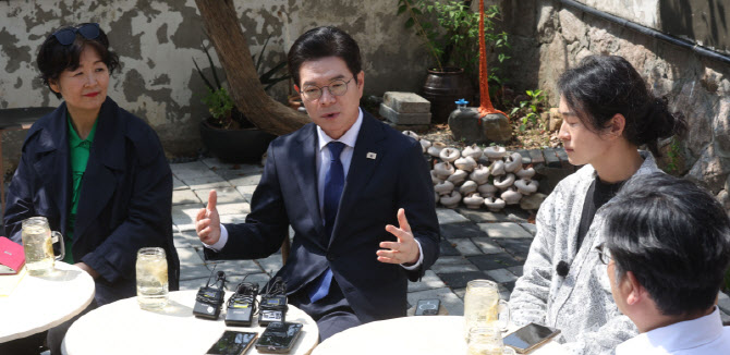 북촌 상인들의 고충을 듣는 정원오 서울시장 후보                                                                                                                                                    