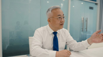 국내선 '기준 없다' 거절, 미국선 '혁신적' 러브콜