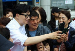 한동훈 “부산에서 YS 정신 계승하겠다”