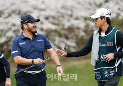 [포토] 정찬민, 타수를 잃었지만 긍정적                                                                                                                                                                   