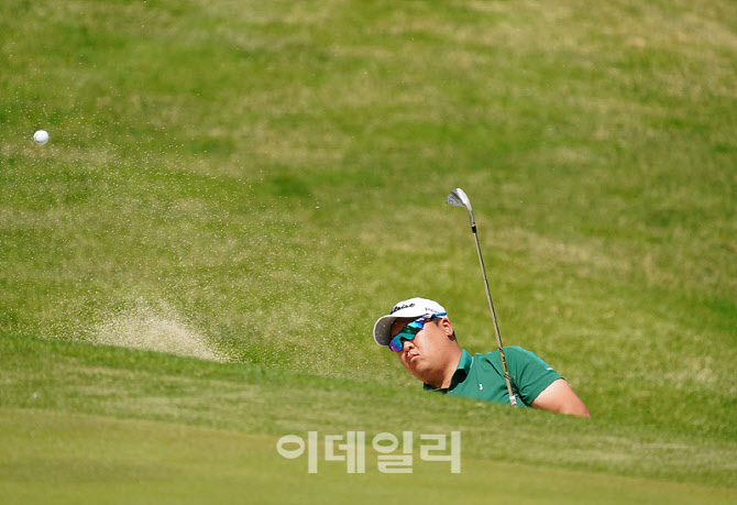  이상엽, 가볍게 빠져 나오는 벙커                                                                                                                                                                  