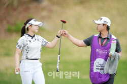 [포토]임진영-류제창,나이스 버디 성공 파이팅                                                                                                                                                             