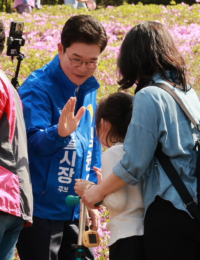 노원구 불암산 철쭉제 찾은 정원오 더불어민주당 서울시장 후보                                                                                                                                       