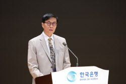 ‘전쟁같은’ 4년 임기 마치고 떠나는 이창용 총재의 마지막 당부