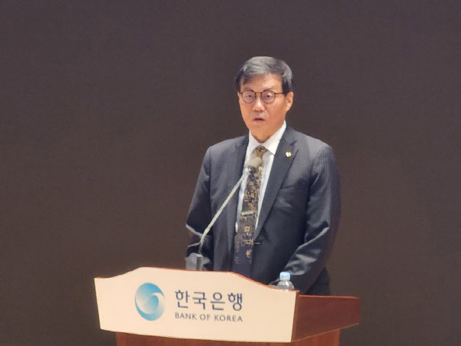 이창용 총재 “국제 회의 출장, 이란전쟁과 엔트로픽이 화두”