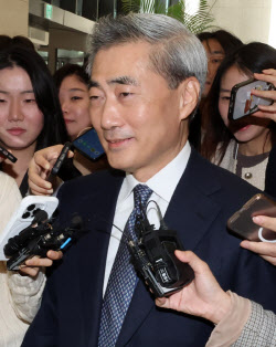 [포토]질의받는 신현송 신임 한국은행 총재                                                                                                                                                                