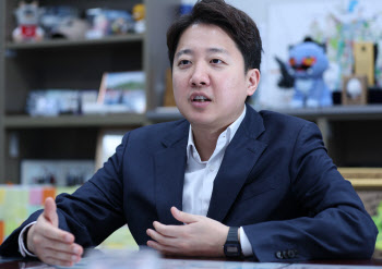 “부대변인 출신 대통령이라 곤란하나”…이준석, 정동영 두둔 李 직격