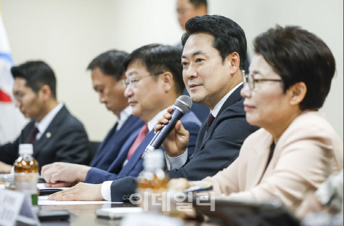 '인사말하는 장동혁 국민의힘 대표'                                                                                                                                                       