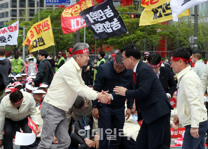  '농협 자율성 수호 대회' 참석한 송언석 원내대표                                                                                                                                         