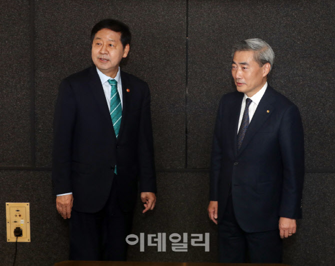  한은 총재와 경제부총리                                                                                                                                                                           