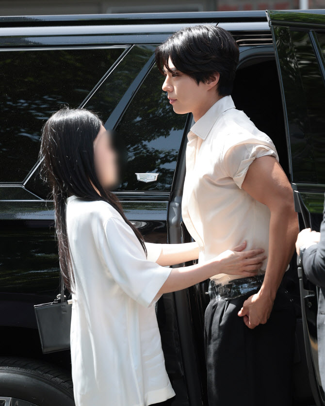 박보검, 의상점검                                                                                                                                                                                        
