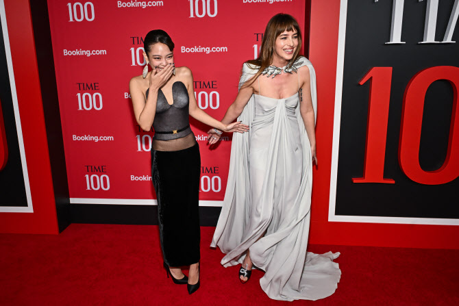  '타임 100' 갈라, 다코타 존슨과 함께한 제니                                                                                                                                             