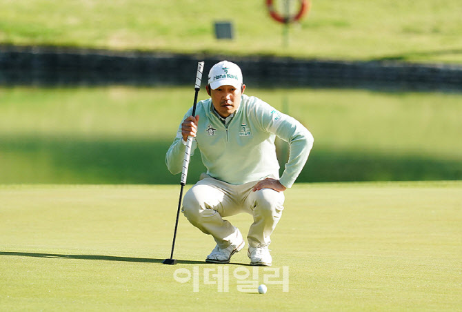  박은신, 면밀히 살피는 라인                                                                                                                                                                       