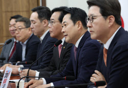 장동혁, 방미 논란 속 정면돌파…